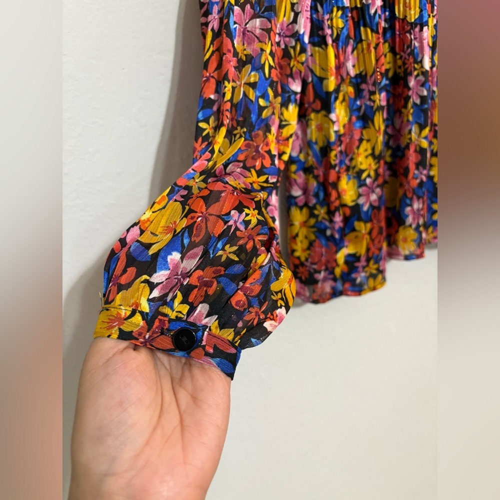 SKIES ARE BLUE Vibrant Floral Blouse Size Medium - Picture 11 of 13